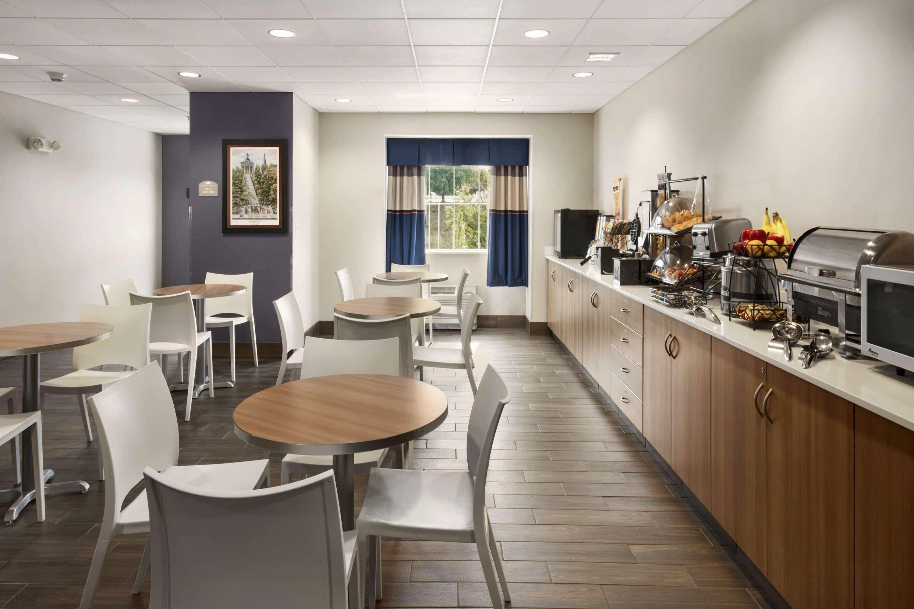 Microtel Inn & Suites By Wyndham Lynchburg Exteriör bild